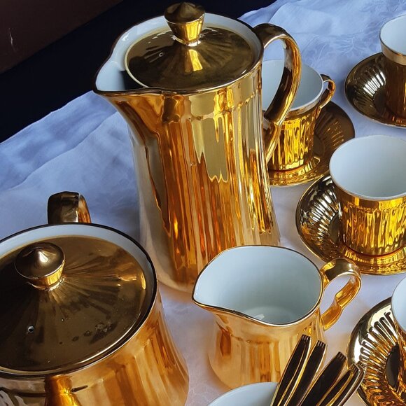 Royal Worcester 1960s Gold Tea & Coffee Pot Set w/6 teacups, English Porcelain - Picture 4 of 15